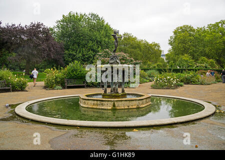 Artemis-Brunnen im Hyde Park, London an einem bewölkten Tag Stockfoto