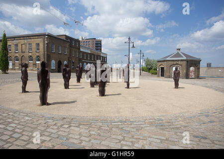 Baugruppe 16 Figuren 188 CM hoch aus Gusseisen EDITION Skulptur von Peter Burke, Woolwich Stockfoto