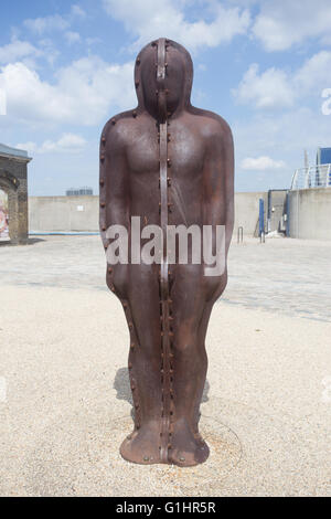 Baugruppe 16 Figuren 188 CM hoch aus Gusseisen EDITION Skulptur von Peter Burke, Woolwich Stockfoto