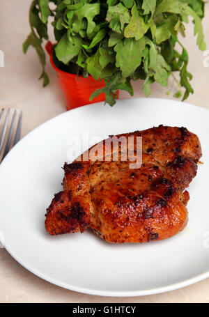 frisch gegrillte Fleisch Rinderfilet auf weißen Teller Stockfoto