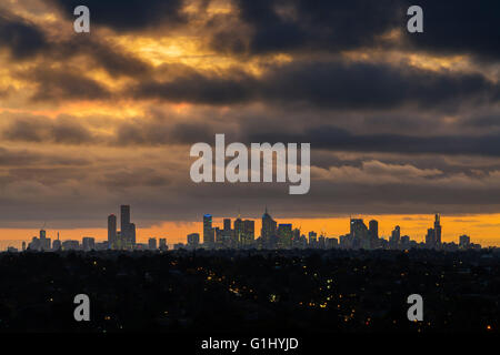 City Skyline bei Sonnenuntergang Stockfoto