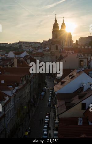 Sankt-Nikolaus-Kirche in Prag, Sonnenuntergang, Tschechische Republik, Europa Stockfoto