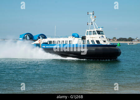 Hovertravel der Insel Express Hovercraft Ankunft in Southsea, Hampshire von Ryde auf der Isle Of Wight Stockfoto