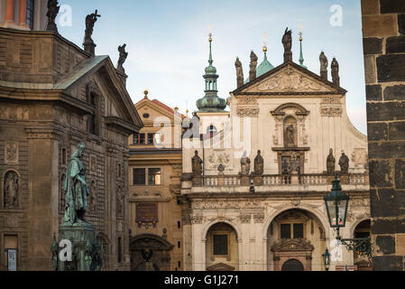 Statue Karls IV. von der Kirche St. Franziskus Seraphicus, Prag, Tschechische Republik, Europa Stockfoto