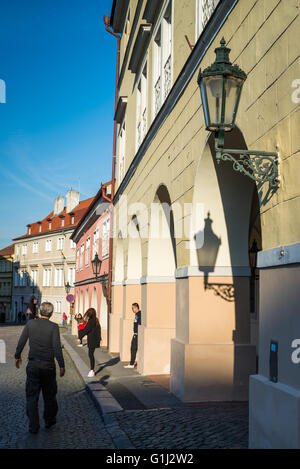 Arkaden in der Nähe von Prager Burg, Loretanska Straße, Prag, Tschechische Republik, Europa Stockfoto