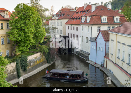 Gebäude entlang Čertovka, in Prag, Tschechische Republik, Europa Stockfoto