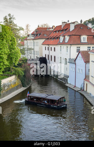 Gebäude entlang Čertovka, in Prag, Tschechische Republik, Europa Stockfoto