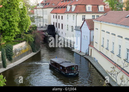 Gebäude entlang Čertovka, in Prag, Tschechische Republik, Europa Stockfoto