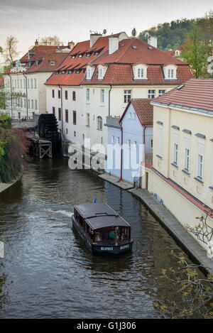 Gebäude entlang Čertovka, in Prag, Tschechische Republik, Europa Stockfoto