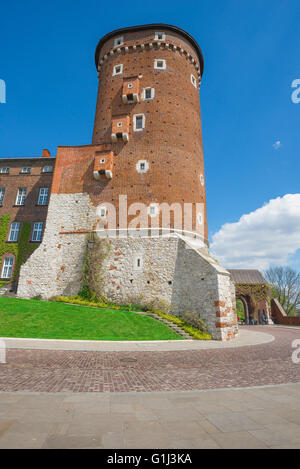 Turm Wawel Krakow, Blick auf den Südturm der Königsburg Wawel in Krakow, Polen. Stockfoto