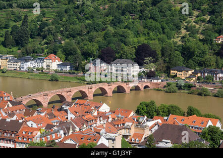 Karl-Theodor-Brücke am Fluss Neckar, Blick vom Heidelberger Schloss Stockfoto