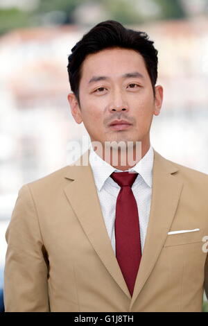 Schauspieler Ha Jung-Woo besucht die Photocall "Die Magd (Mademoiselle)" während der 69. Annual Cannes Film Festival im Palais des Festivals in Cannes, Frankreich, am 14. Mai 2016. Foto: Hubert Boesl Stockfoto