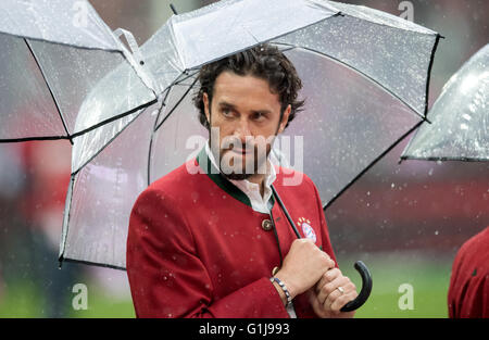 München, Deutschland. 14. Mai 2016. Luca Toni bei der Feier nach der deutschen Bundesliga-Fußballspiel zwischen FC Bayern München und Hannover 96 in Allianz Arena in München, 14. Mai 2016. Foto: THOMAS EISENHUTH/Dpa - NO WIRE SERVICE - © Dpa/Alamy Live-Nachrichten Stockfoto