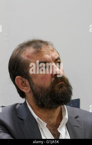 Turin, Italien. 15. Mai 2016. Türkische Schriftstellerin Murat Uyurkulak eines der Gast während der Buchmesse Turin. © Marco Destefanis/Pacific Press/Alamy Live-Nachrichten Stockfoto