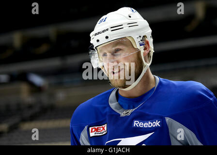 Pittsburgh, Florida, USA. 16. Mai 2016. DIRK SHADD | Zeiten. Tampa Bay Lightning center Steven Stamkos (91) auf dem Eis für morgen Skate auf Konsole Energy Center in Pittsburgh Montagmorgen (16.05.16) © Dirk Shadd/Tampa Bay Times / ZUMA Draht/Alamy Live News Stockfoto