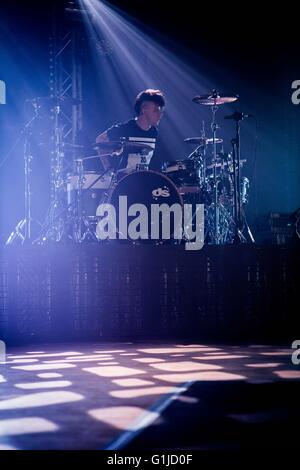 Mailand, Italien. 16. Mai 2016. Alex Fiordispino der italienischen pop-Rockband The Kolors abgebildet auf der Bühne, als er live auf Alcatraz führt. © Roberto Finizio/Pacific Press/Alamy Live-Nachrichten Stockfoto