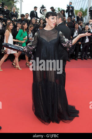 Cannes, Frankreich. 16. Mai 2016. Schauspielerin Rossy de Palma besucht die Premiere von "Loving" während der 69. Annual Cannes Film Festival im Palais des Festivals in Cannes, Frankreich, am 16. Mai 2016. Bildnachweis: Dpa picture Alliance/Alamy Live News Stockfoto