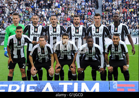 Turin, Italien. 14. Mai 2016. Juventus-Team Gruppe Line-up Fußball: Juventus team Gruppenbild (obere Reihe - L, R) Neto, Giorgio Chiellini, Leonardo Bonucci, Andrea Barzagli, Mario Mandzukic, Paul Pogba (unterste Zeile - L, R) Paulo Dybala, Stephan Lichtsteiner, Hernanes, Patrice Evra und Roberto Pereyra bevor das italienische "Serie A" zwischen Juventus 5-0 UC Sampdoria Juventus Stadium in Turin, Italien entsprechen. © Aicfoto/AFLO/Alamy Live-Nachrichten Stockfoto