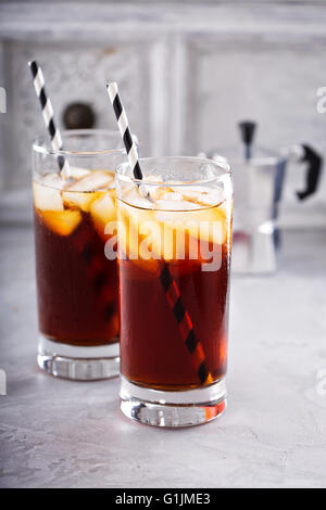 Eiskaffee in hohe Gläser Stockfoto