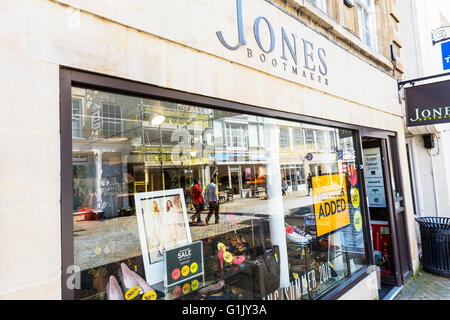 Jones-Schuhmacher-Schuh-Shop speichern Kette Schild außen vor dem Eingang Stamford Town Lincolnshire UK England Stockfoto