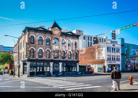 Auf der 4th Avenue und Broadway in einem viktorianischen Gebäude in 1892 jetzt Zuhause gebaut, um die berühmte Kaufmann Restaurant in der Innenstadt von Nashville, TN Stockfoto