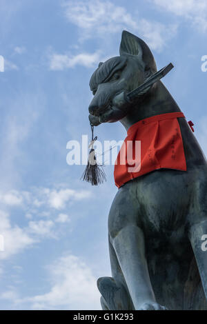 Inari-Statue in Fushimi-Inari-Schrein, Kyoto, Japan Stockfoto