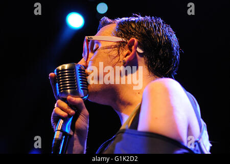 BARCELONA - SEP 8: Micah P. Hinson (Band) führt Trompe le Monde Rekord von Pixies im Apolo. Stockfoto