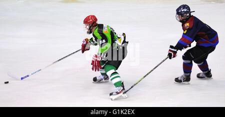 BARCELONA - Mai 11: Spieler in Aktion in der Eishockey-Finale der Copa del Rey (Copa) zwischen F.C. Barcelona. Stockfoto