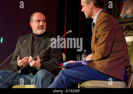 Nassim Nicholas Taleb spricht über seine meistverkaufte Buch und Konzept "Anti-zerbrechlich" bei 5 X15s bei Islingtons Union Chapel mit Stockfoto