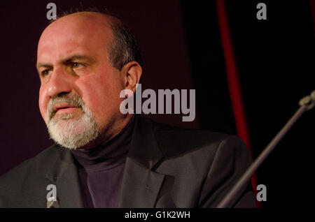 Nassim Nicholas Taleb spricht über seine meistverkaufte Buch und Konzept "Anti-zerbrechlich" bei 5 X15s bei Islingtons Union Chapel mit Stockfoto