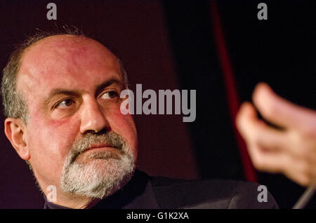 Nassim Nicholas Taleb spricht über seine meistverkaufte Buch und Konzept "Anti-zerbrechlich" bei 5 X15s bei Islingtons Union Chapel mit Stockfoto