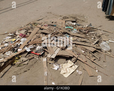 Bauschutt aus der Hand Abriss der Geschäfte im Bezirk Paharjani, Neu-Delhi vor 2010 Commonwealth Gamer Stockfoto