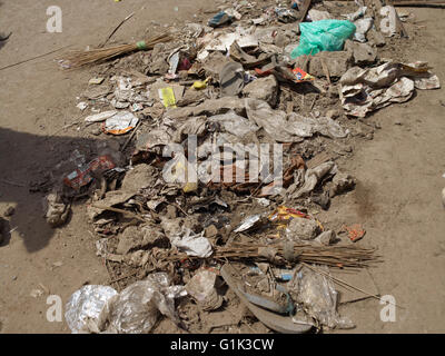 Bauschutt aus der Hand Abriss der Geschäfte im Bezirk Paharjani, Neu-Delhi vor 2010 Commonwealth Gamer Stockfoto