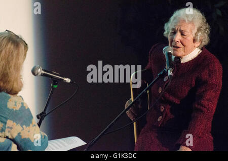 Judith Kerr und Rosie Boycott einer der co-Gründer 5 x 15 vereint fünf herausragende Persönlichkeiten über ihr Leben erzählen, Stockfoto