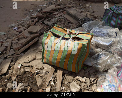 Bauschutt aus der Hand Abriss der Geschäfte im Bezirk Paharjani, Neu-Delhi vor 2010 Commonwealth Gamer Stockfoto