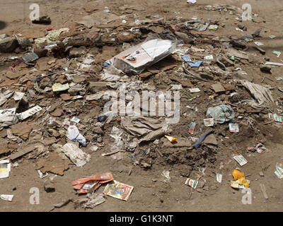 Bauschutt aus der Hand Abriss der Geschäfte im Bezirk Paharjani, Neu-Delhi vor 2010 Commonwealth Gamer Stockfoto