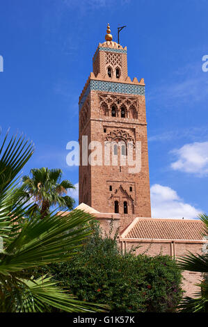 Die Koutoubia-Moschee fertiggestellt 1199 mit einem Quadrat Berber Minarett, Marrakesch (Marrakech), Marokko Stockfoto