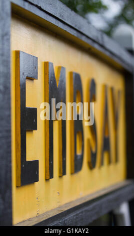 Der Bahnhof Namensschild an der Embsay Station auf die erhaltenen Embsay und Bolton Abbey Eisenbahn Stockfoto