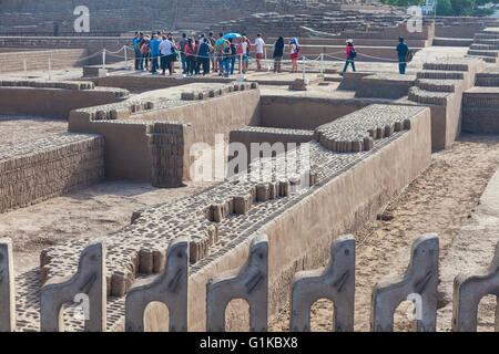 Besucher der Website Huaca Pucllana in Miraflores Bezirk von Lima Stockfoto