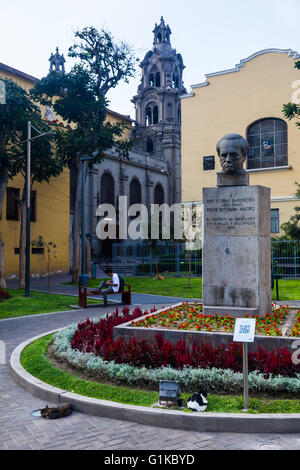 Statue von Raúl Porras Barrenechea im Bezirk von Lima Miraflores Stockfoto