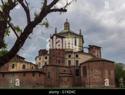 Kathedrale von Saint Lawrence (San Lorenzo) Rückseite in Mailand, Italien. Stockfoto