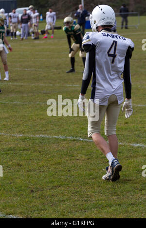 British American Football Bury Heiligen grün im Vergleich zu den Oxford-Heiligen in weiß Stockfoto