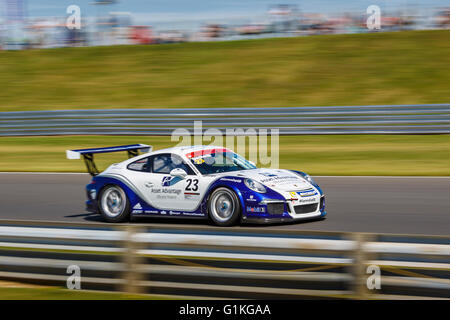 Iain Dockerill beim Porsche Carrera 911 GT3 Cup Rennen in Snetterton, Norfolk, Großbritannien. Stockfoto