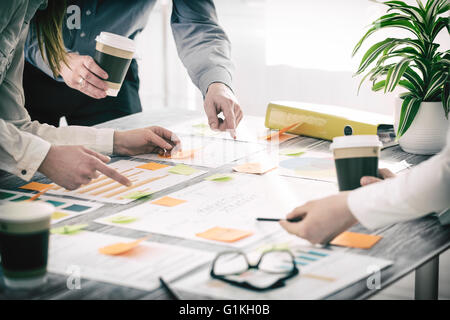 Brainstorming Brainstorm Geschäftsleute Ausführungsplanung Stockfoto