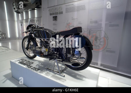 Autos und Motorräder aus der Sammlung des BMW Museums in München-Deutschland Stockfoto