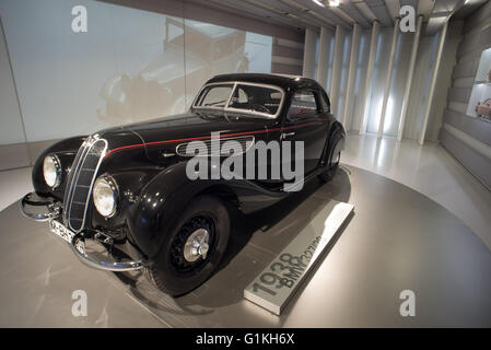 Autos und Motorräder aus der Sammlung des BMW Museums in München-Deutschland Stockfoto