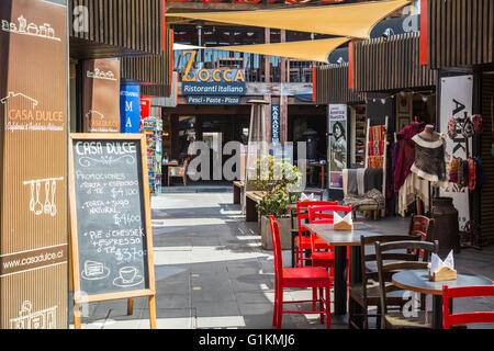 Geschäfte und Restaurants im Patio Bellavista auf Pio Nono Street, Providencia, Santiago, Chile, Südamerika. Stockfoto