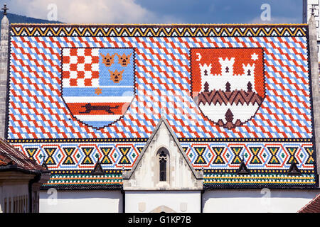 Berühmten bunten Dach auf St. Marks Kirche in Zagreb, Kroatien Stockfoto