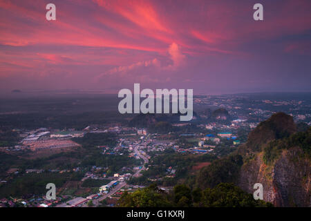 Buddha im Wat Tham Seua (Tiger Cave), Krabi, Thailand Stockfoto