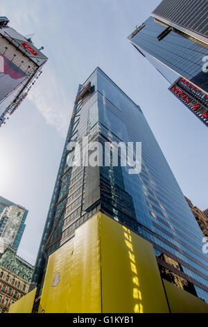 NEW YORK, USA – 21. April 2016: Gebäude am Times Square, New York. Times Square ist die beliebtesten touristischen Orten in N Stockfoto